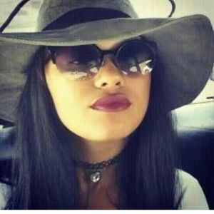 Meet your Posher, Kisha